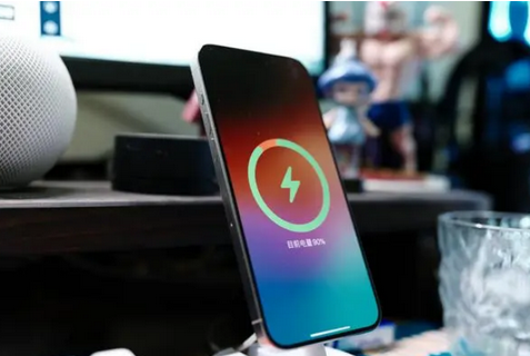 榆林苹果15换屏服务分享用什么充电器给iPhone15充电更好 